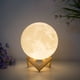 thumbnail image 4 of Lámpara 3D En Forma De Luna, 2 Colores, Recargable Por Usb, Luz Nocturna, Hermosa Luz Sensible Con Soporte De Madera Para Habitación, Regalo De Navidad Kearding HA025311-01, 4 of 6