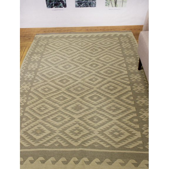 Winchester Shirinad Ivory/Grey Rug, 5'5" x 7'2"