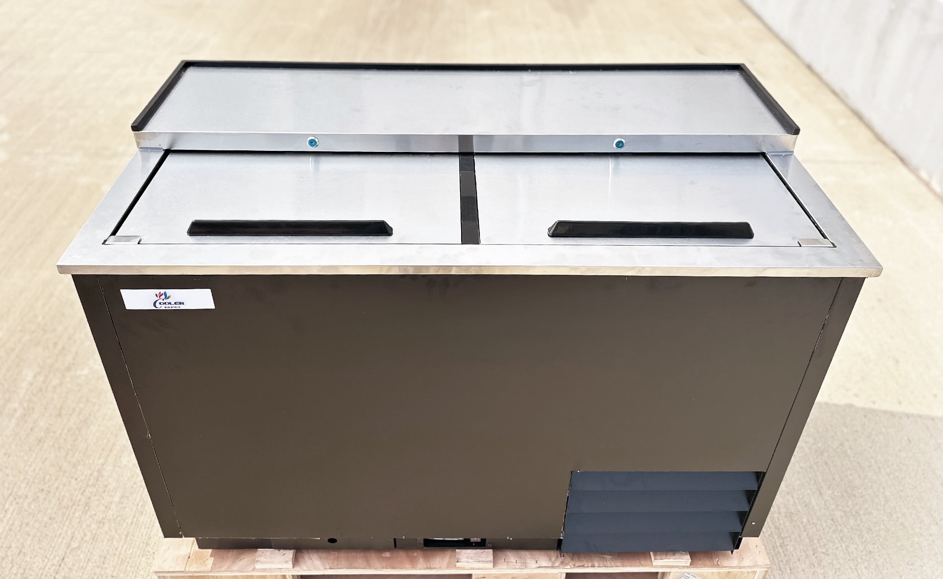 NSF 49" Commercial Glass Froster Freezer – Dual Sliding Lids, 250 Mug Capacity, 0°F Cooling, R290 Refrigerant, 115V