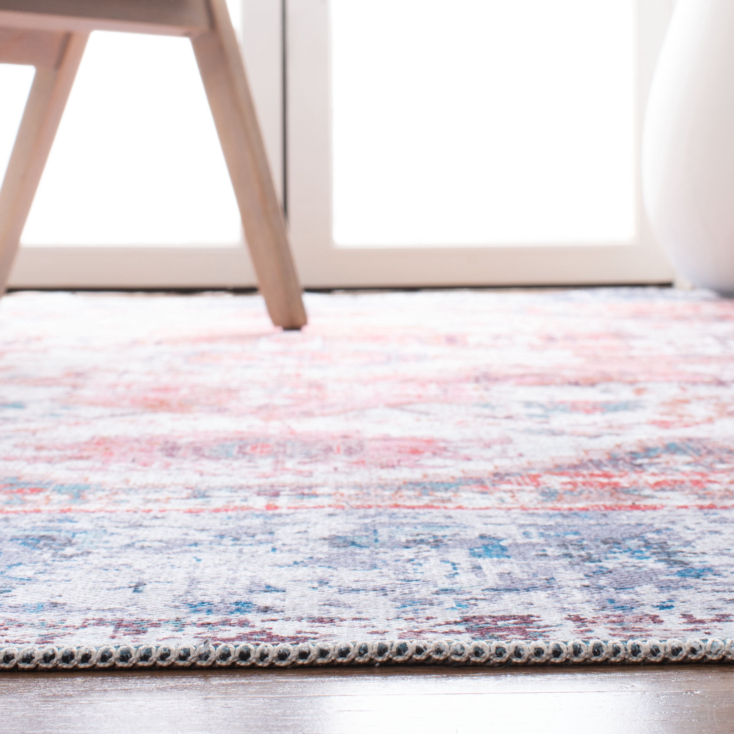 SAFAVIEH Serapi Collection SEP553P Rust / Blue Rug