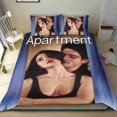 thumbnail image 1 of El Apartamento Conjunto de sábanas temático, trío de piezas, cómodo y amigable con la piel, diseño único, regalo de decoración para el hogar para familiares, amigos y fans,140cm *210cm, 1 of 6