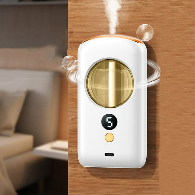 fiudx difusor de aroma dispensador automático inteligente de niebla, color amarillo, vista frontal centrada de dispositivo rectangular con depósito circular translúcido que contiene 40 ml, pantalla LED numérica mostrando 5, botón redondo amarillo y puerto de carga tipo C en la base; niebla saliendo por la parte superior sobre fondo de madera, ideal para uso en casa u oficina y también adecuado para escritorios pequeños.