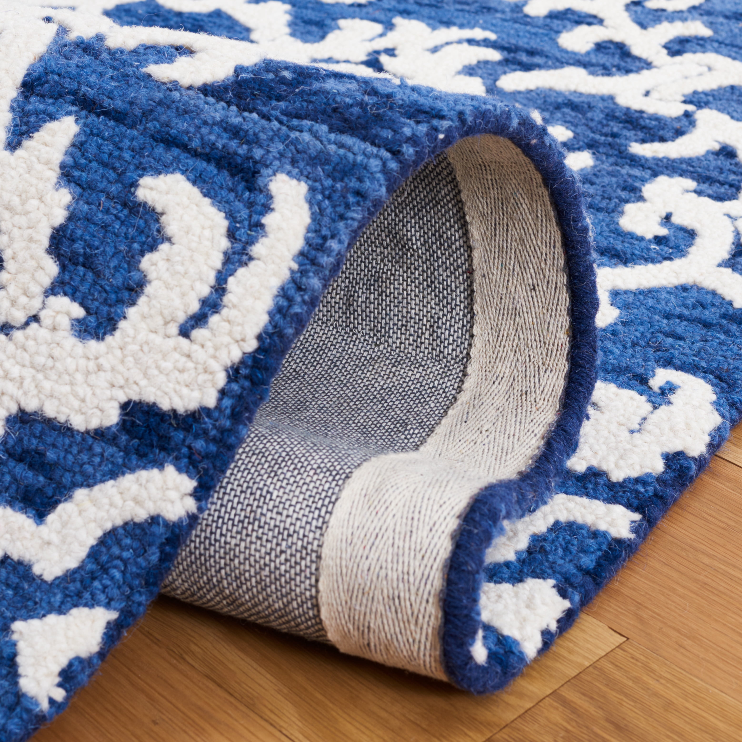 SAFAVIEH Blossom Cletus Geometric Wool Area Rug, Navy/Ivory, 6' x 9'
