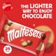 thumbnail image 2 of Maltesers Chocolate 25 Paquetes de 37 g Bolitas de Chocolate con Leche, 2 of 6