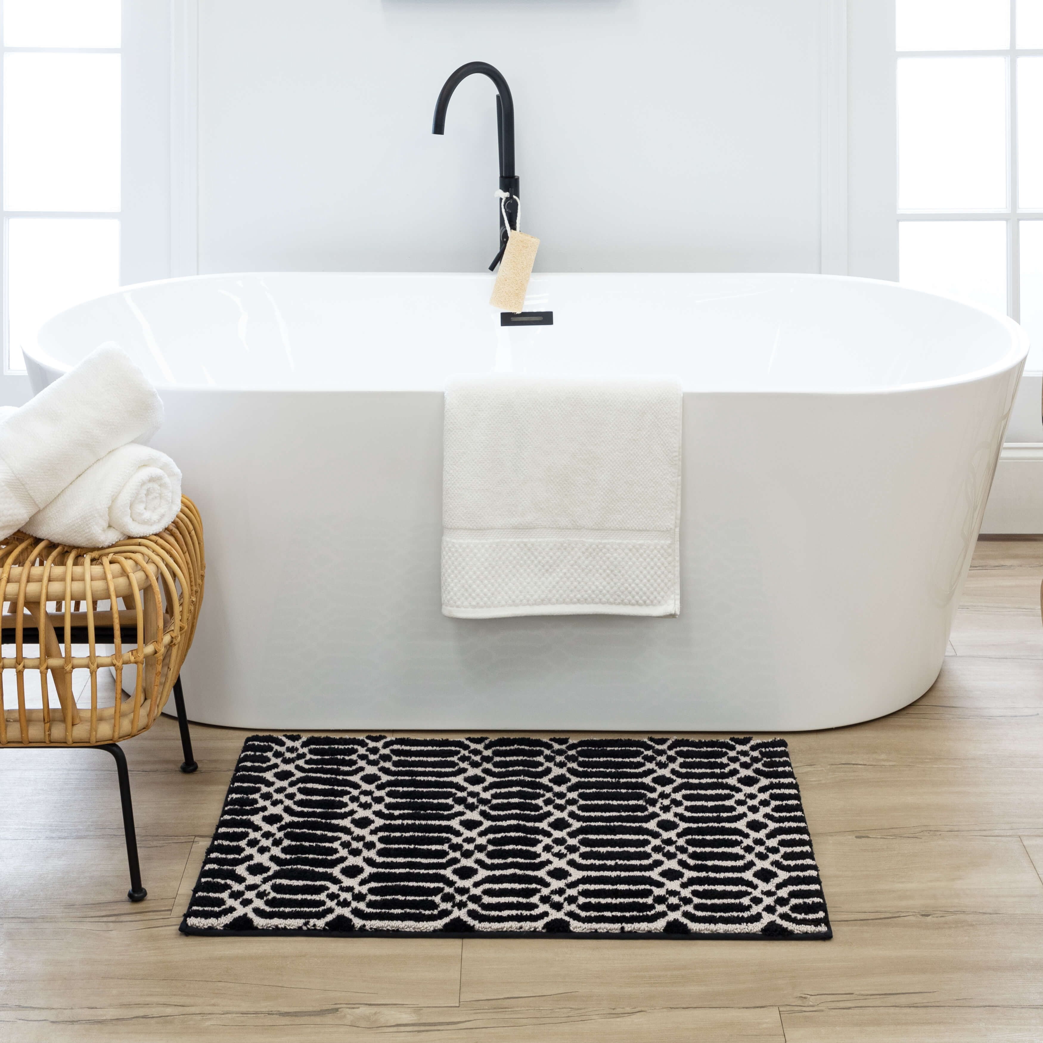 Mohawk Linkage Bath Mat Soft Absorbent Quick Dry Machine Washable Non-Slip Bathroom Mat, Black/ Flint, 20" x 34"