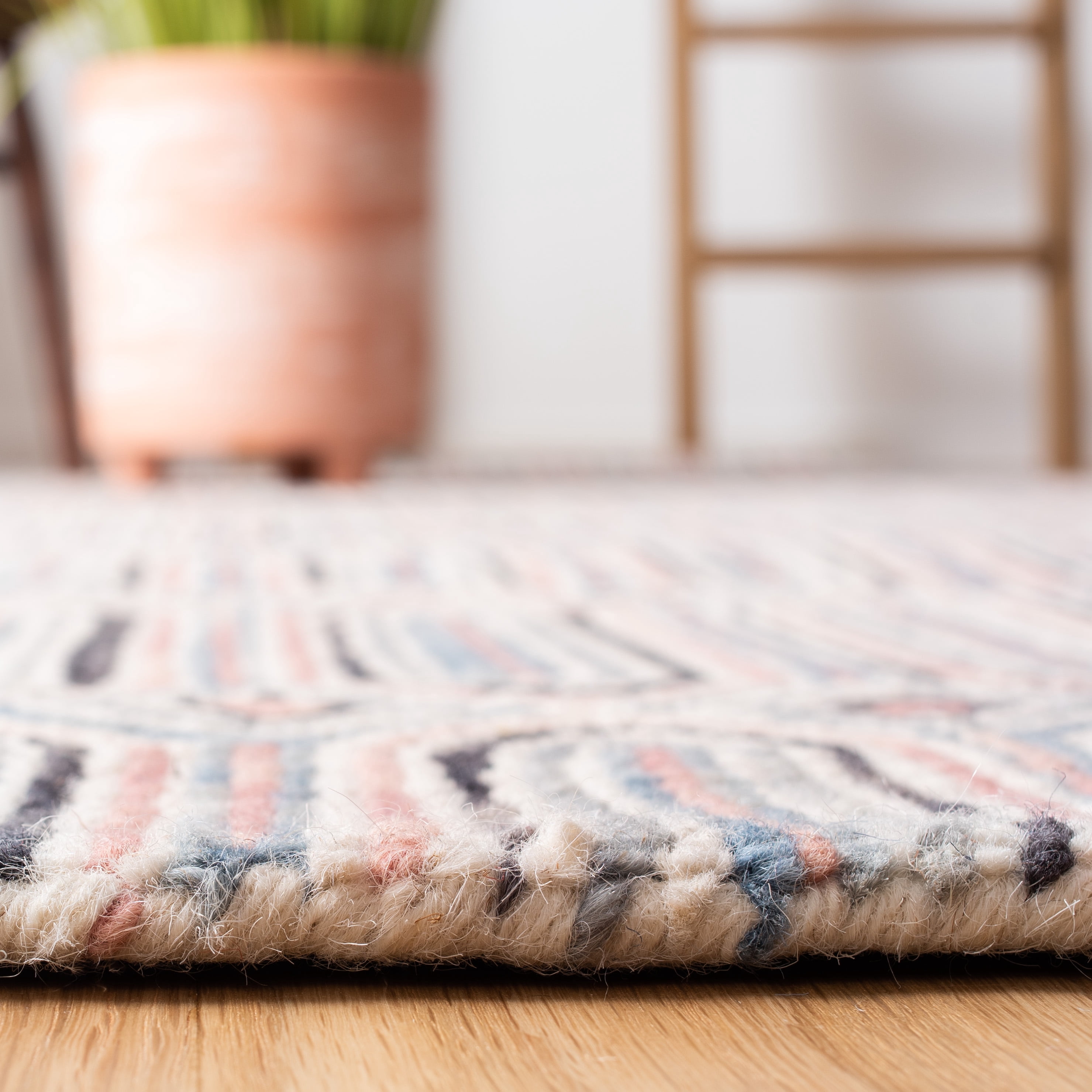 SAFAVIEH Micro-Loop Aisling Geometric Area Rug, Pink/Grey, 5' x 5' Square