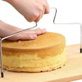 thumbnail image 3 of Cortador de rebanado de pasteles, alambre doble ajustable, cortador de pan, cortador de acero inoxidable para utensilios de repostería, accesorios para hornear (alambre recto), 3 of 8