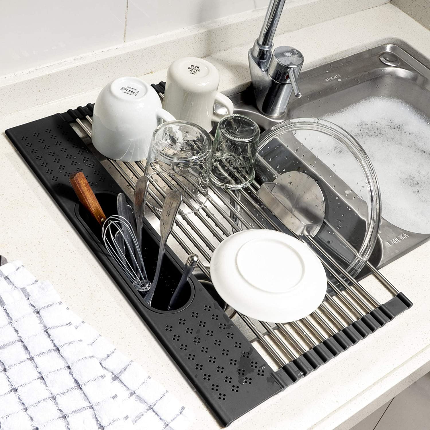 Woman puts her dish drying rack INSIDE her sink - and her 'genius' tip will  stop puddles on your kitchen surfaces