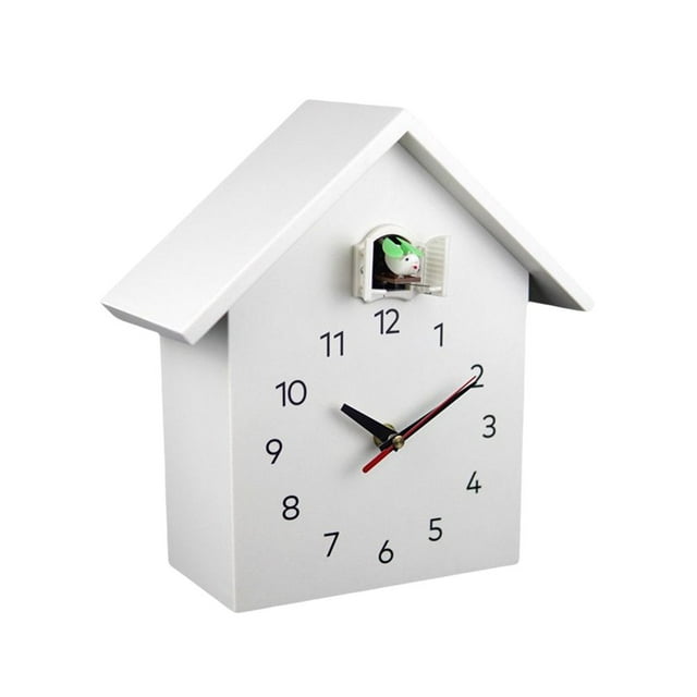 L'Horloge à Coucou Est Magnifiquement Décorée à l'Extérieur Rouge