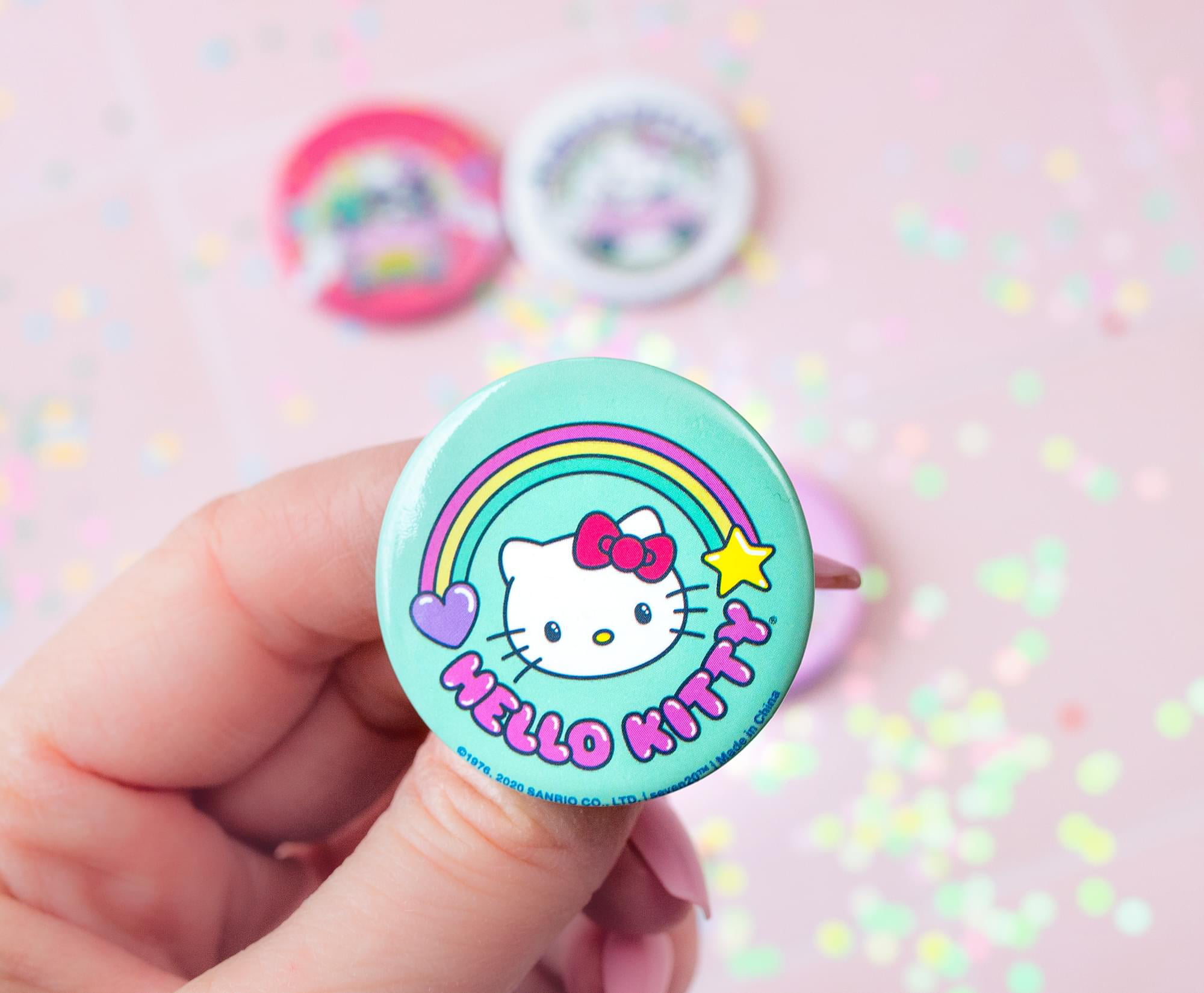 Button Hello Kitty and friend ( Sanrio ) Brooch Tinplate badge