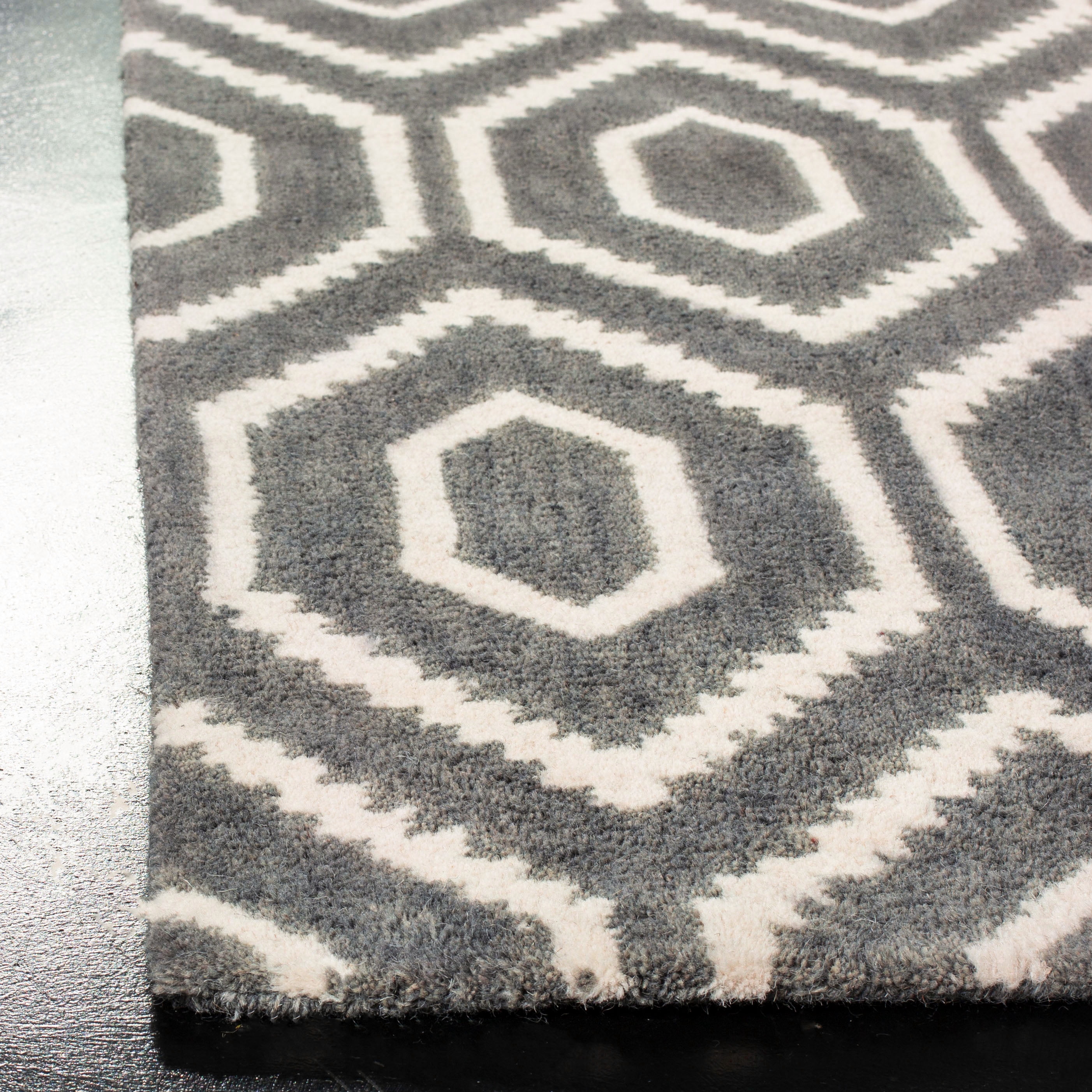SAFAVIEH Himalaya Diarmait Geometric Wool Runner Rug, Dark Grey/Ivory, 2'3" x 6'