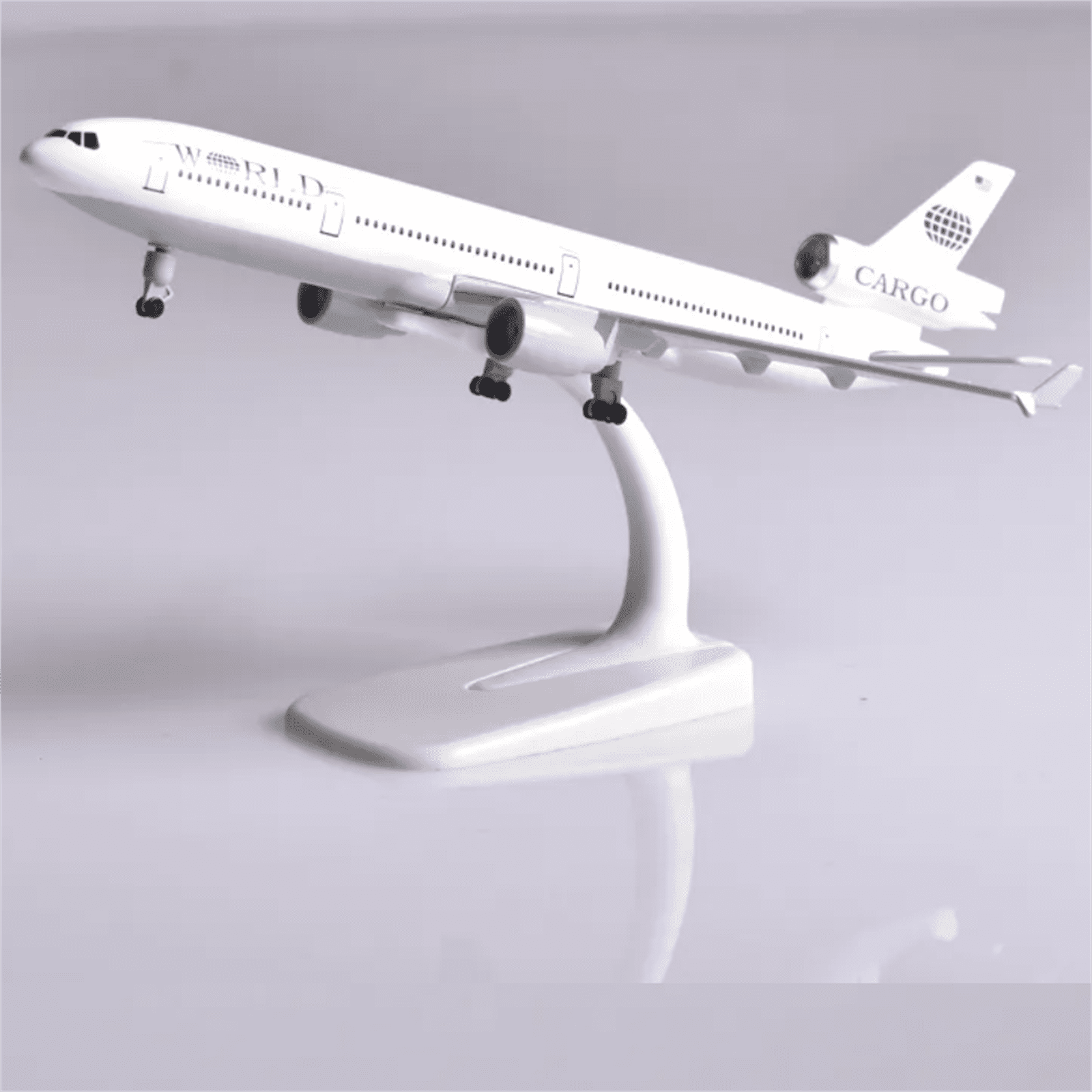 Collectible USA Cargo MD-11 Airplane Model Retro and Elegant for Aviation Enthusiasts Gifts, 21CM Length