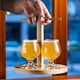 thumbnail image 3 of Vasos de cerveza , bandeja para servir, barra de degustación, vaso de cerveza y bandeja para servir con manillar, fácil de , 4 agujeros Gloria bandeja para servir cerveza, 3 of 7