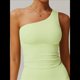 thumbnail image 4 of Camisetas Sin Mangas con un Solo Hombro para Mujer, Corte Entallado, Estilo Y2K Verde Amarillo M, 4 of 10