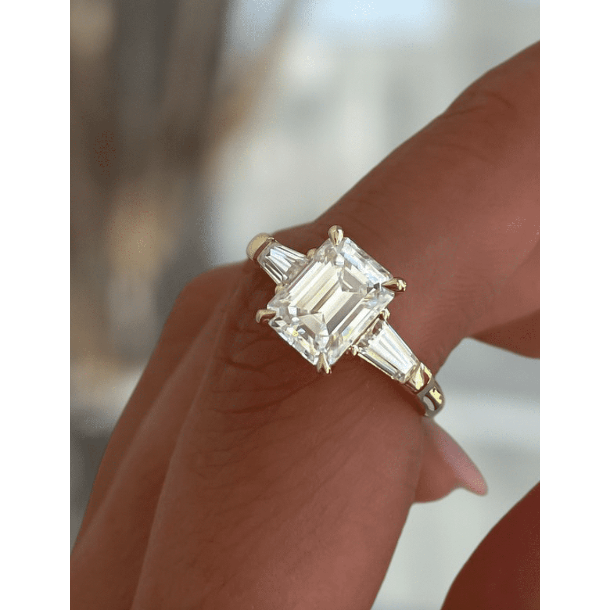 ESTE ORIGIN 2.30Ct Three Stone Emerald Cut Moissanite Engagement Ring, Side Tapered Baguette Diamond Wedding Bridal Valentine Gift 10K White Gold Ring for Her, US 7.
