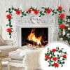 Adornos navideños de ratán artificial con hojas falsas.