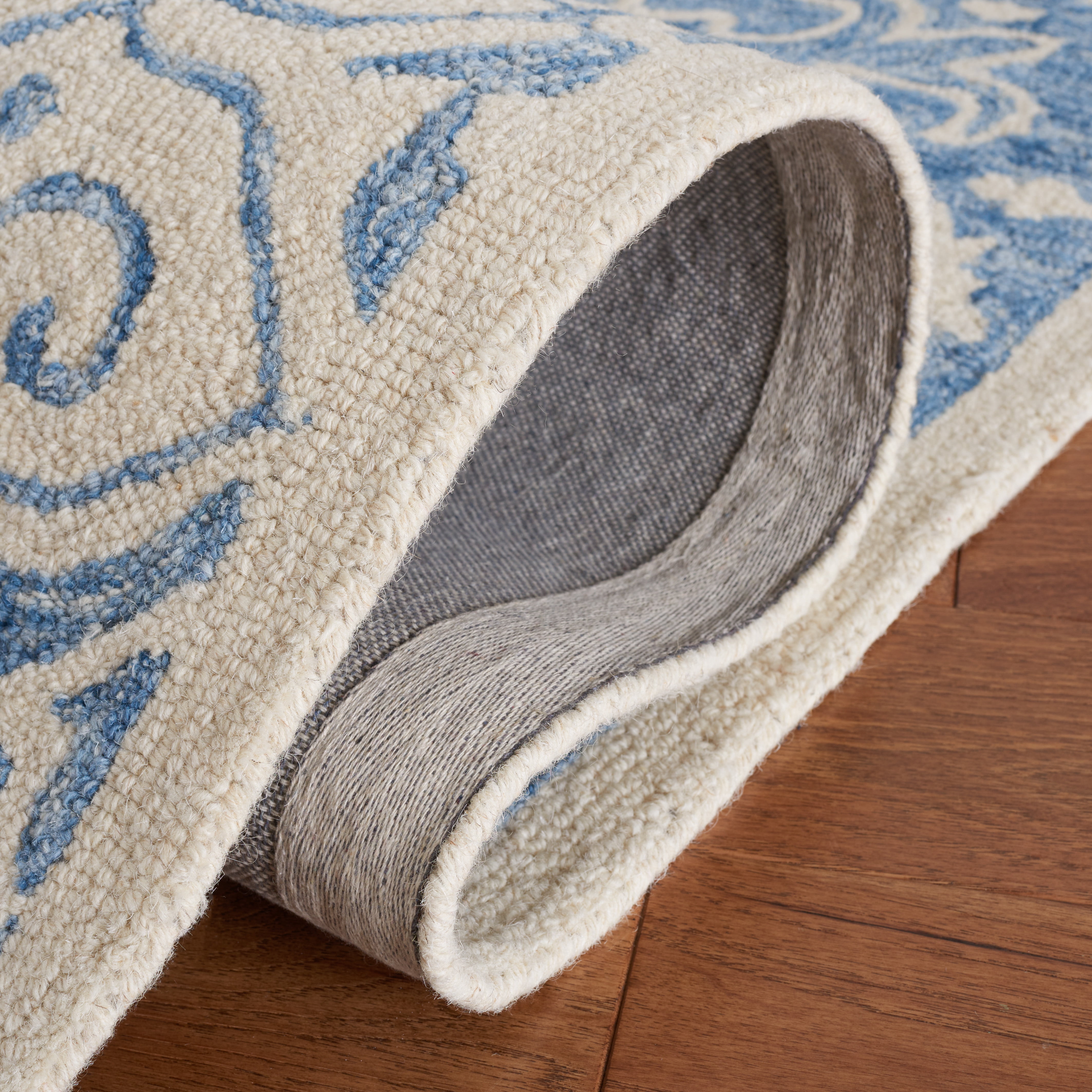 SAFAVIEH Metro Webster Medallion Area Rug, Blue/Ivory, 8' x 10'