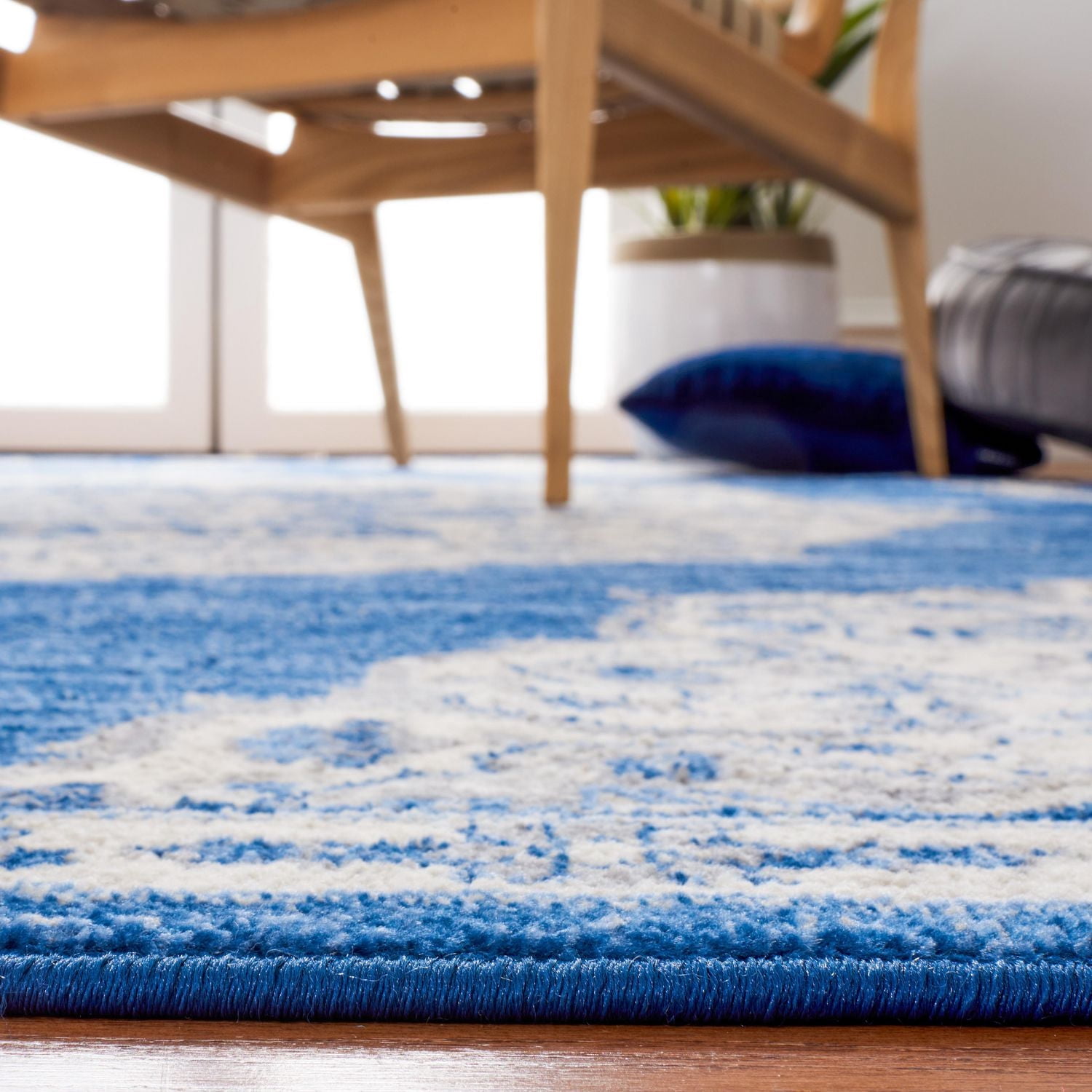 SAFAVIEH Brentwood Dimitri Floral Bordered Area Rug