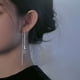 thumbnail image 5 of Pendientes largos con forma de luna y estrella y cadena para la oreja con cara delgada, elegantes pendientes de estilo coreano para mujer con borlas y forma de luna y estrella hueca, 5 of 6