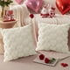 thumbnail image 4 of Fundas de almohada de 45 x 45 cm (juego de 2) | Fundas de cojín con estampado de corazones para sofá y sillón | Decoración para el hogar en San Valentín, 4 of 6