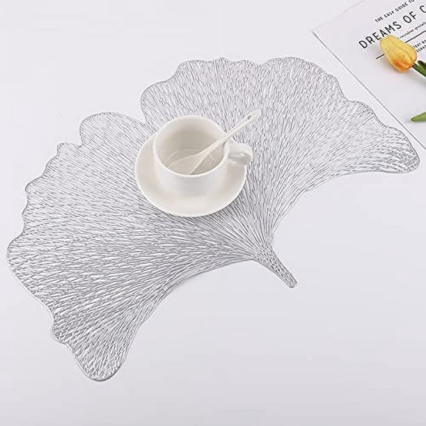 ER Juego de 4 manteles individuales decorativos de PVC (plateados), con patrón de hojas de Ginkgo huecas, resistentes al calor, antideslizantes, para cocina/hogar oso de fresa Electrónica