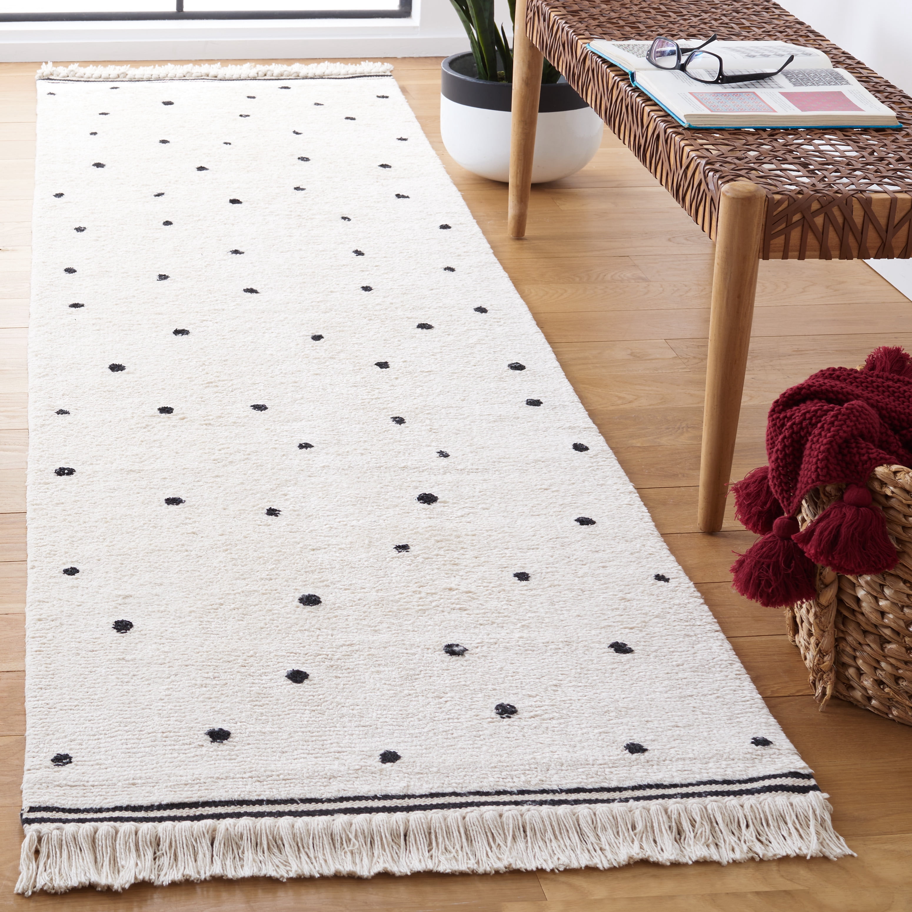 SAFAVIEH Easy Care Leptis Polka Dot Cotton Machine Washable Runner Rug, Ivory/Black, 2'3" x 11'