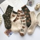 thumbnail image 1 of Calcetines femeninos para estudiantes de otoño e invierno retro estilo literario y artístico Mori es un oso de dibujos animados transpirable (6 pares), 1 of 5