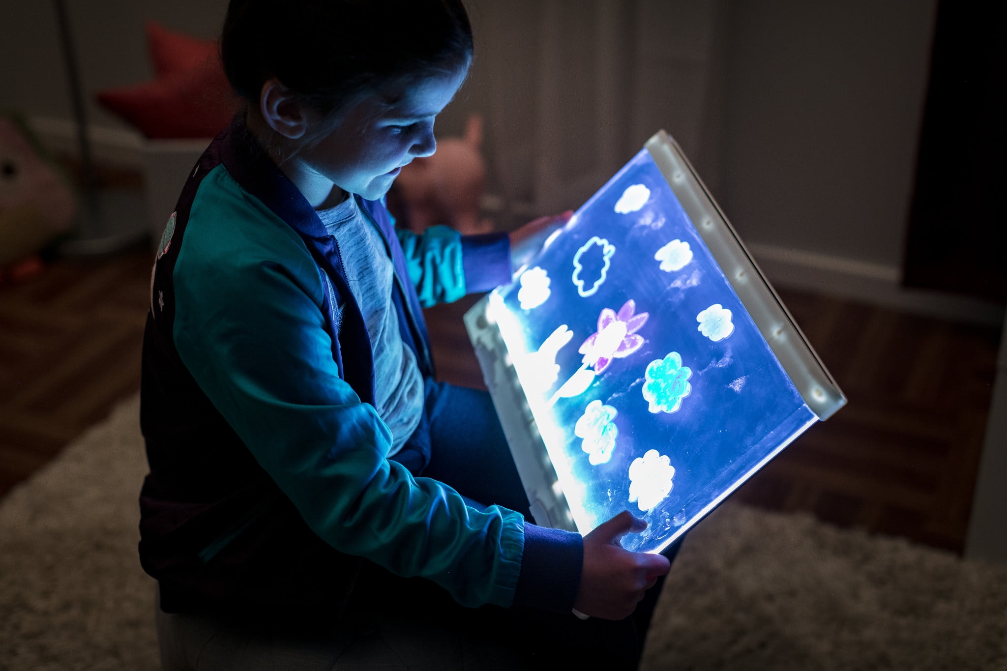 Crayola Ultimate Light Board Drawing Tablet Coloring Set, Light-Up Toys for  Kids, Beginner Child