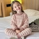 thumbnail image 5 of Conjuntos de blusas y camisas de cuello redondo y manga larga para niños, conjunto de dos piezas de top y pantalones con estampado de letras de invierno, traje informal y cálido de poliéster para niño, 5 of 6