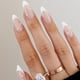 thumbnail image 5 of Juego completo de uñas postizas francesas, uñas postizas con perlas para mujeres y niñas, 24 Uds., 5 of 5
