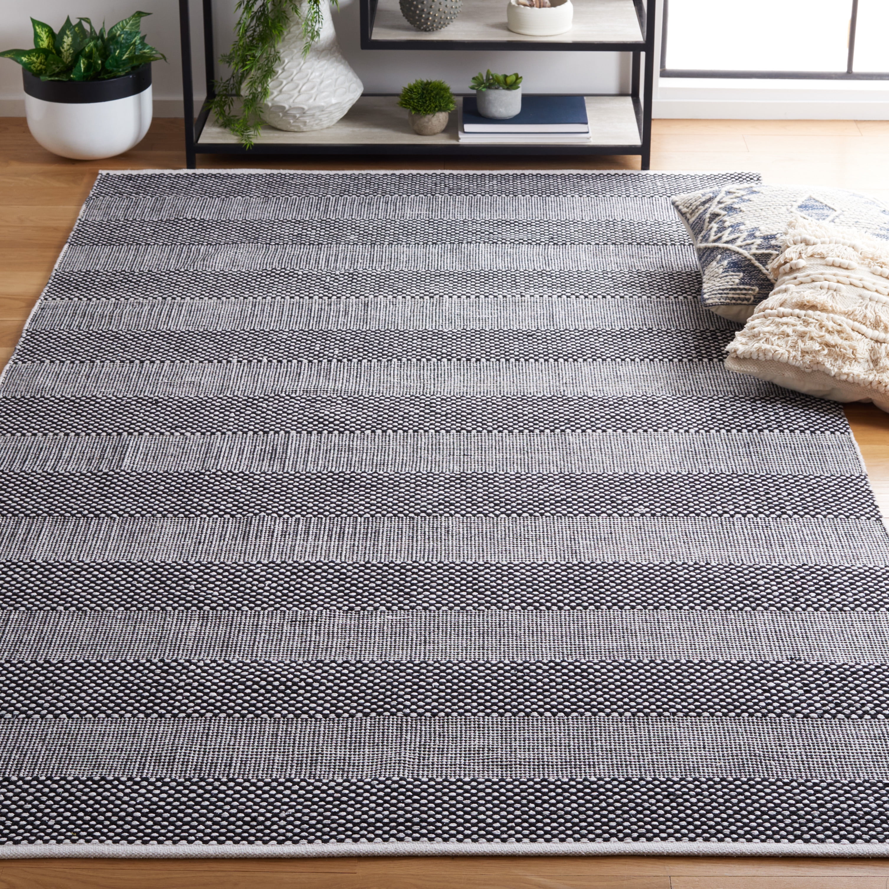 SAFAVIEH Striped Kilim Hilbert Striped Cotton Area Rug, Ivory/Black, 5' x 8'