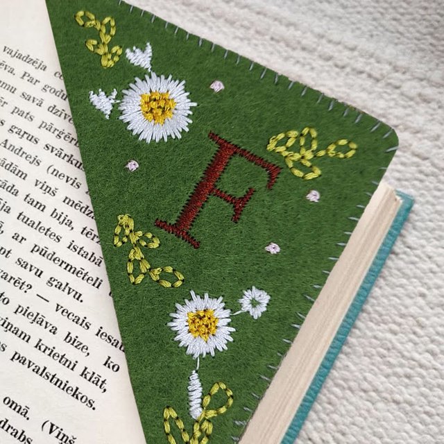 🔖 26 Letters Elegant Hand Embroidered Corner Bookmark Bookmark Decoration Handmade Custom Letter Bookmark Hand Corner Bookmark Easter Crafts for Toddlers