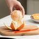thumbnail image 1 of Pelador de naranjas para cítricos | Pelador y cortador de plástico para frutas y verduras | Abridor de limones y pomelos fácil de usar | Accesorios de cocina, 1 of 6