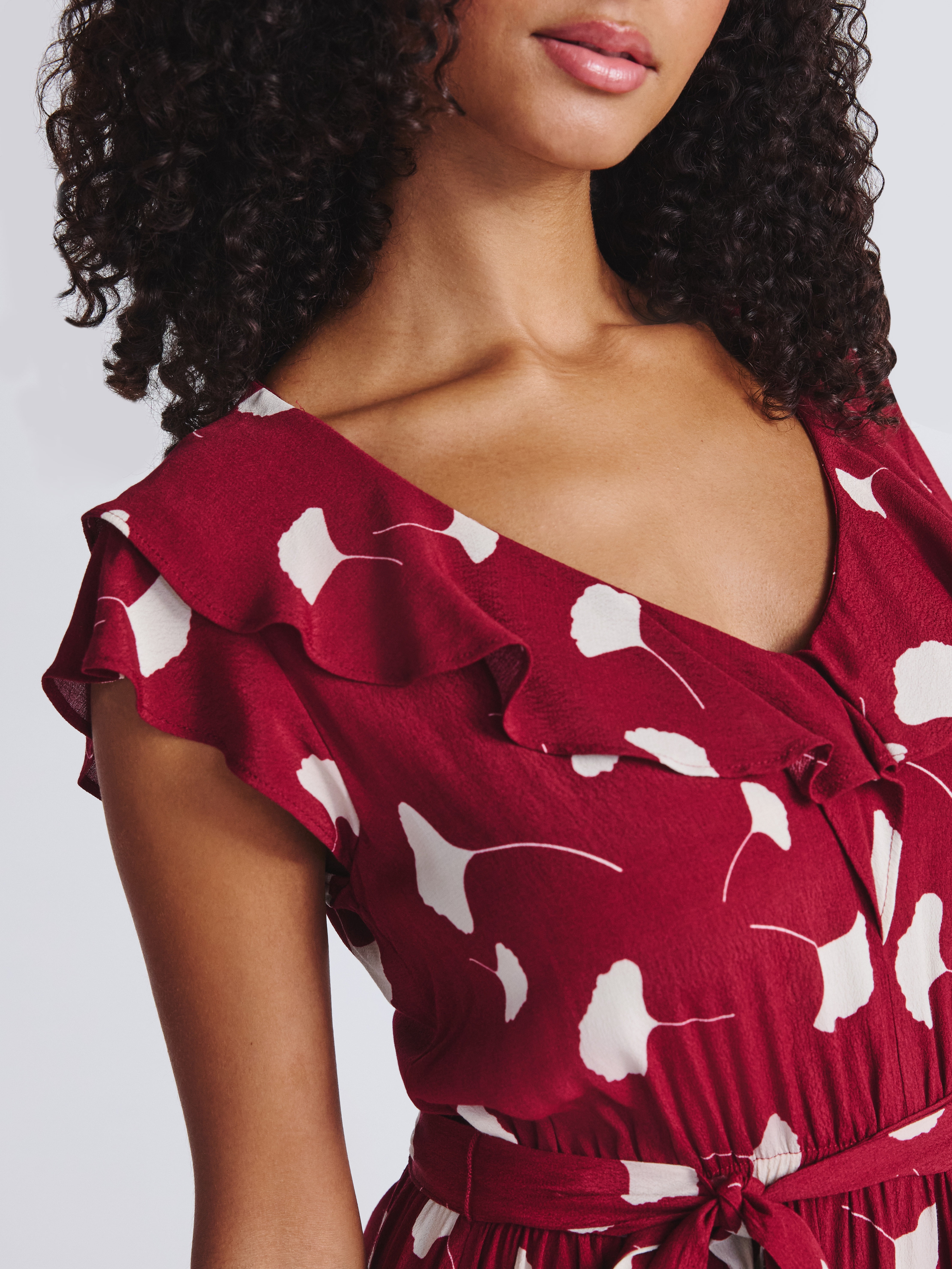Time and Tru Women's and Women's Plus Ruffle Midi Dress with Flutter Sleeves, Sizes XS-4X