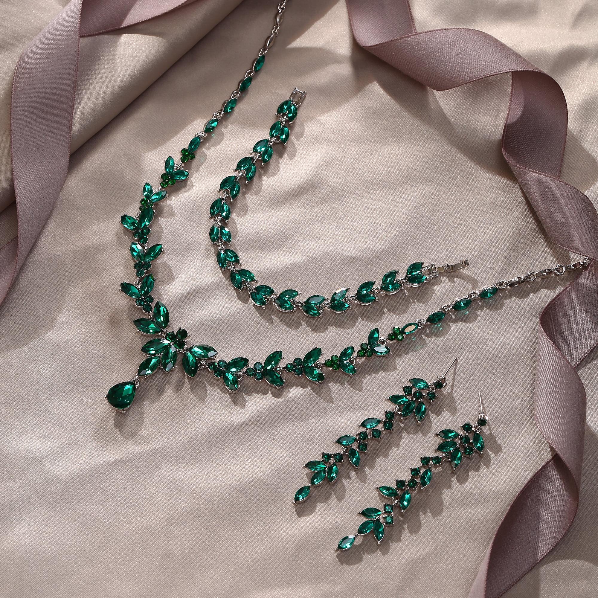 Emerald Green Rhinestone Japanned Necklace - Garden Party Collection  Vintage Jewelry