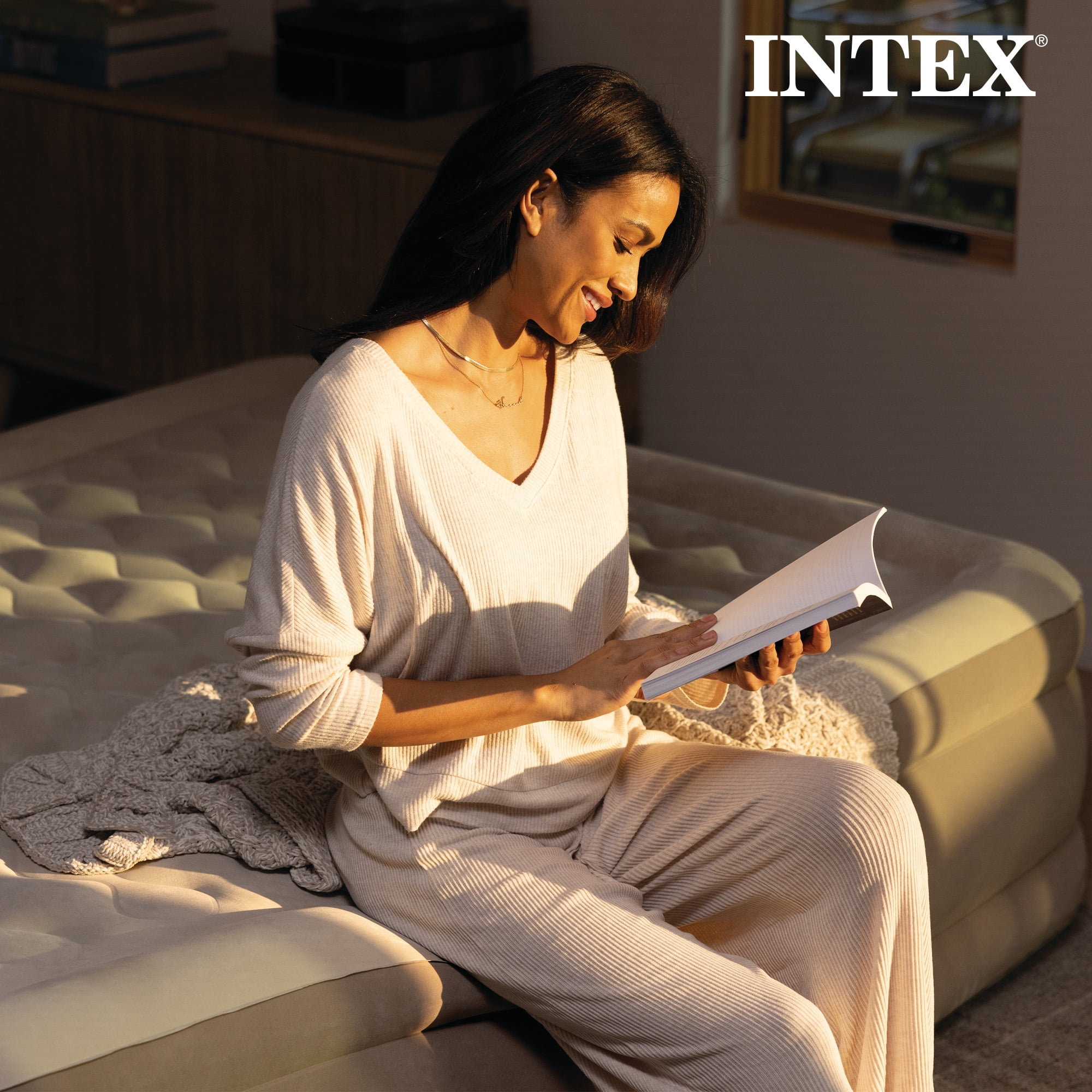 Intex 64427ED Dura-Beam Deluxe Ultra Plush Air Mattress w/ Pump, Queen