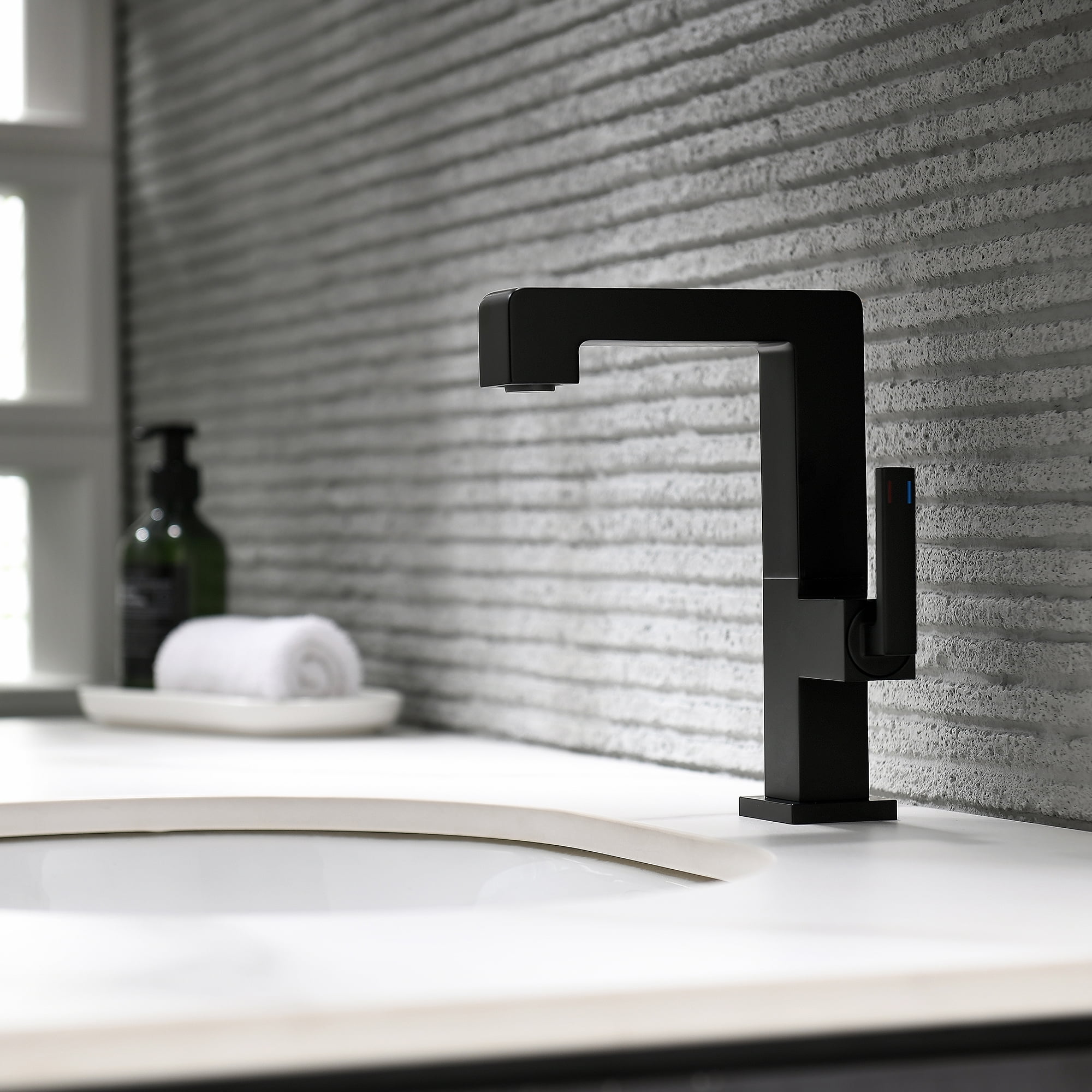 Solid Brass Single Hole Bathroom Sink Faucet