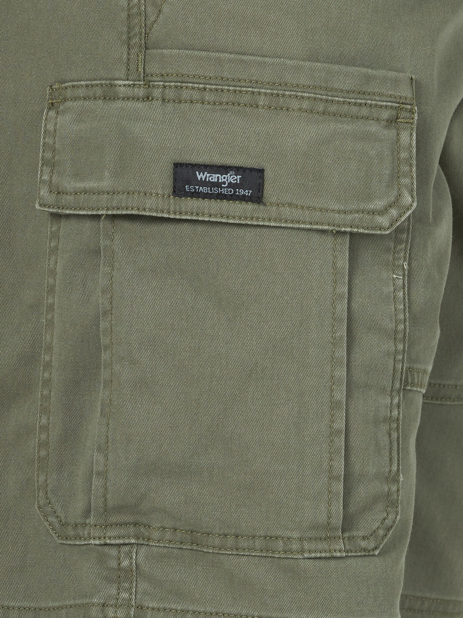 Wrangler® Men's and Big Men's 10" Relaxed Fit Cargo Shorts with Stretch