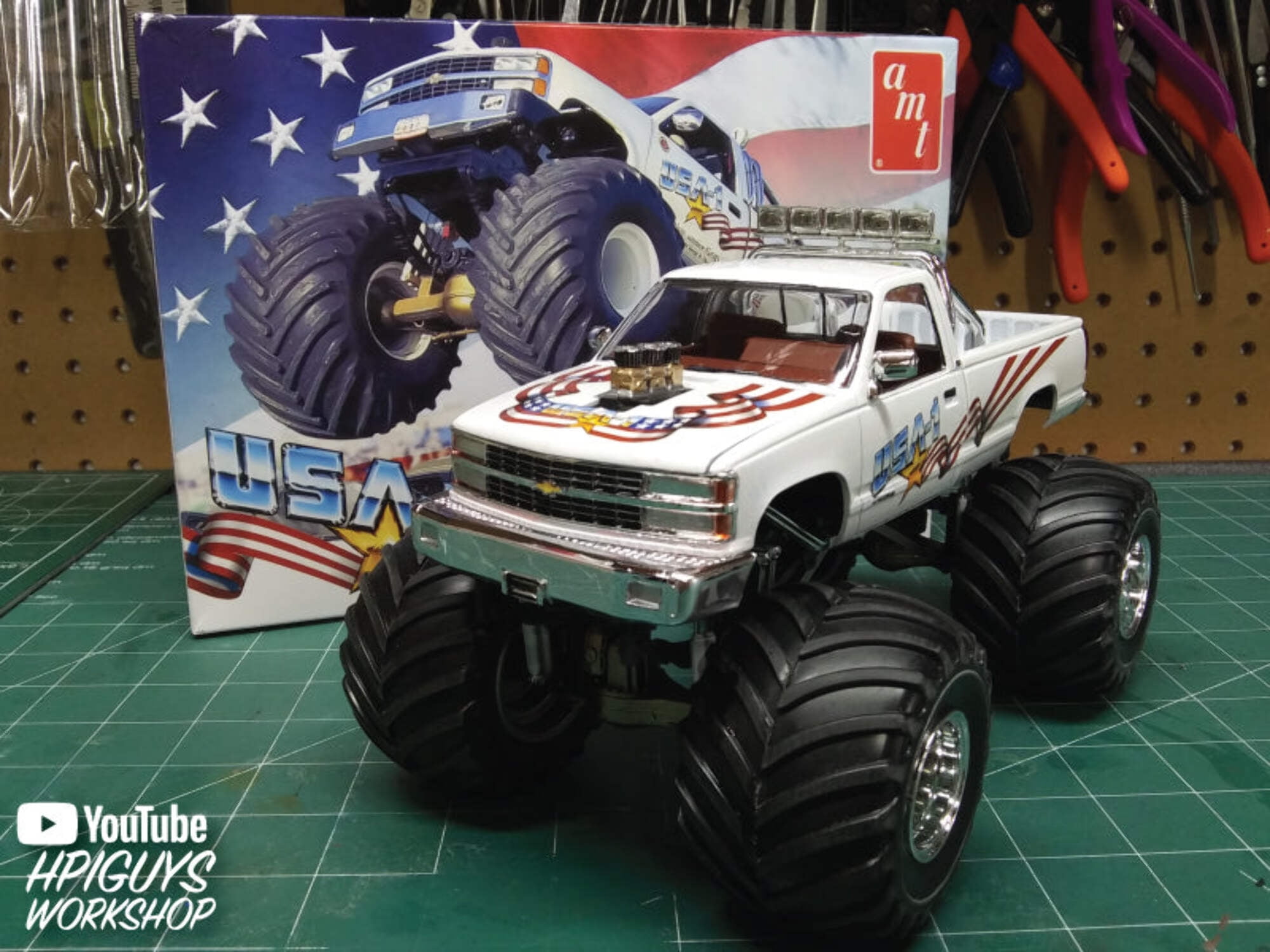 AMT 1252 USA-1 Chevy Silverado Monster Truck 1/25 scale
