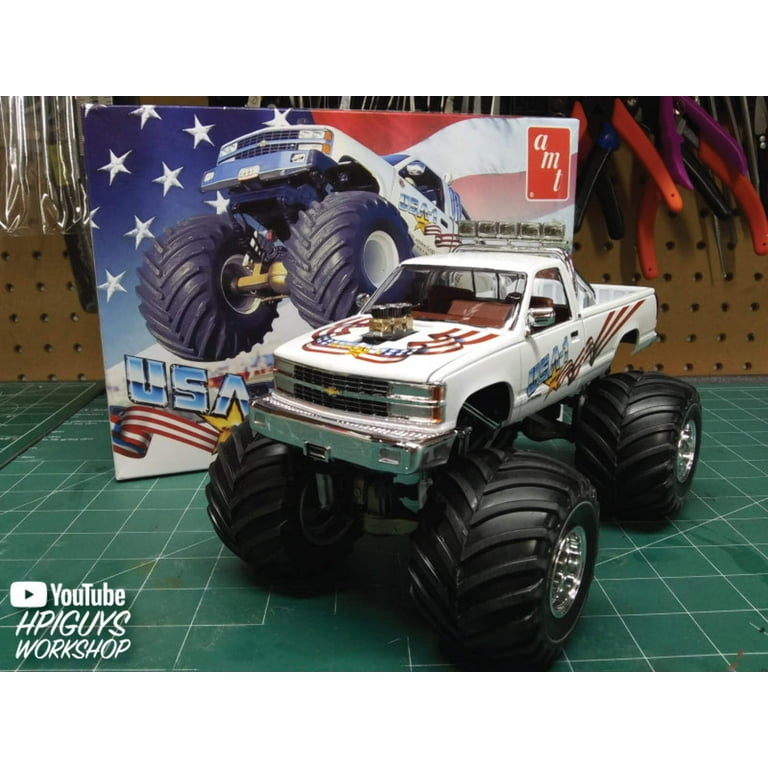 AMT 1/25 Scale Chevrolet Silverado USA-1 Monster Truck Model