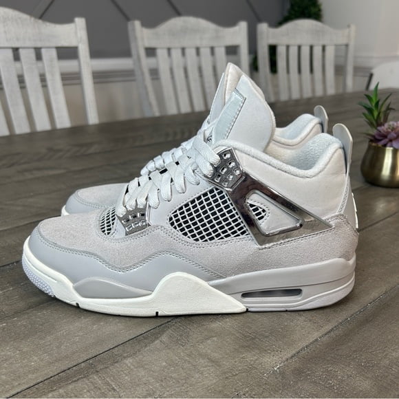 靴 Nike Women's Air Jordan 4 Frozen Moments The Nike Air Jordan 4 'Frozen Moments' is as pure as it gets