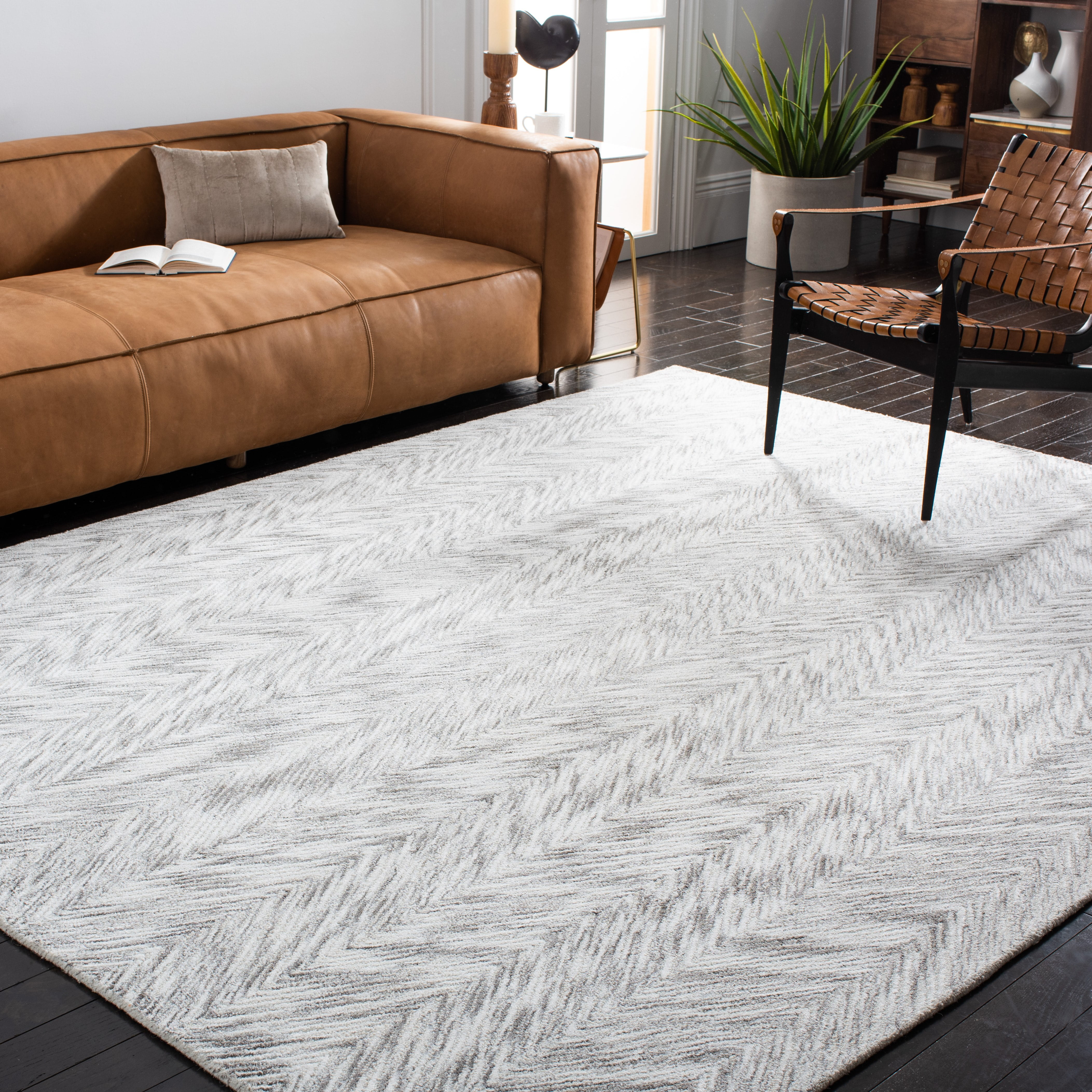 SAFAVIEH Soho Ryker Zig-Zag Area Rug, Grey/Ivory, 8' x 10'