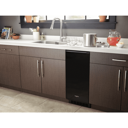 Whirlpool - 15" 29-Lb. Freestanding Icemaker - Black