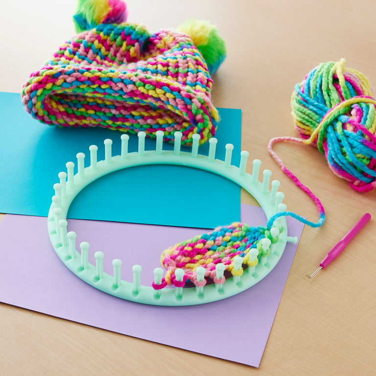 Loom Knit a Hat with a Brim ⋆ Dream a Little Bigger