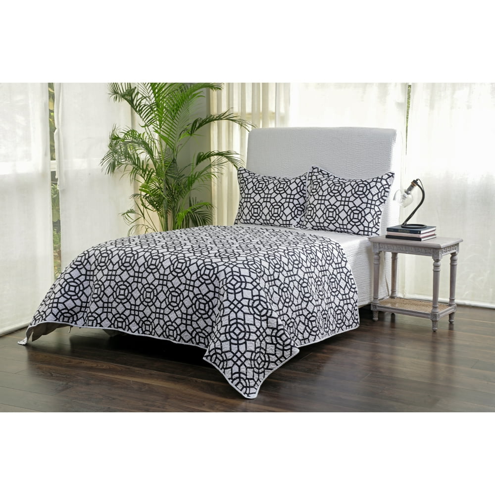 Mainstays Geometric Pattern Black & White 3 Piece Quilt Set, Size King