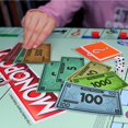 thumbnail image 3 of Juego de mesa Play Money Queensell Monopoly, 480 unidades con 8 Denom., 3 of 9