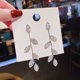 thumbnail image 2 of Pendientes plateados colgantes de hojas, pendientes elegantes y largos, 2 of 5