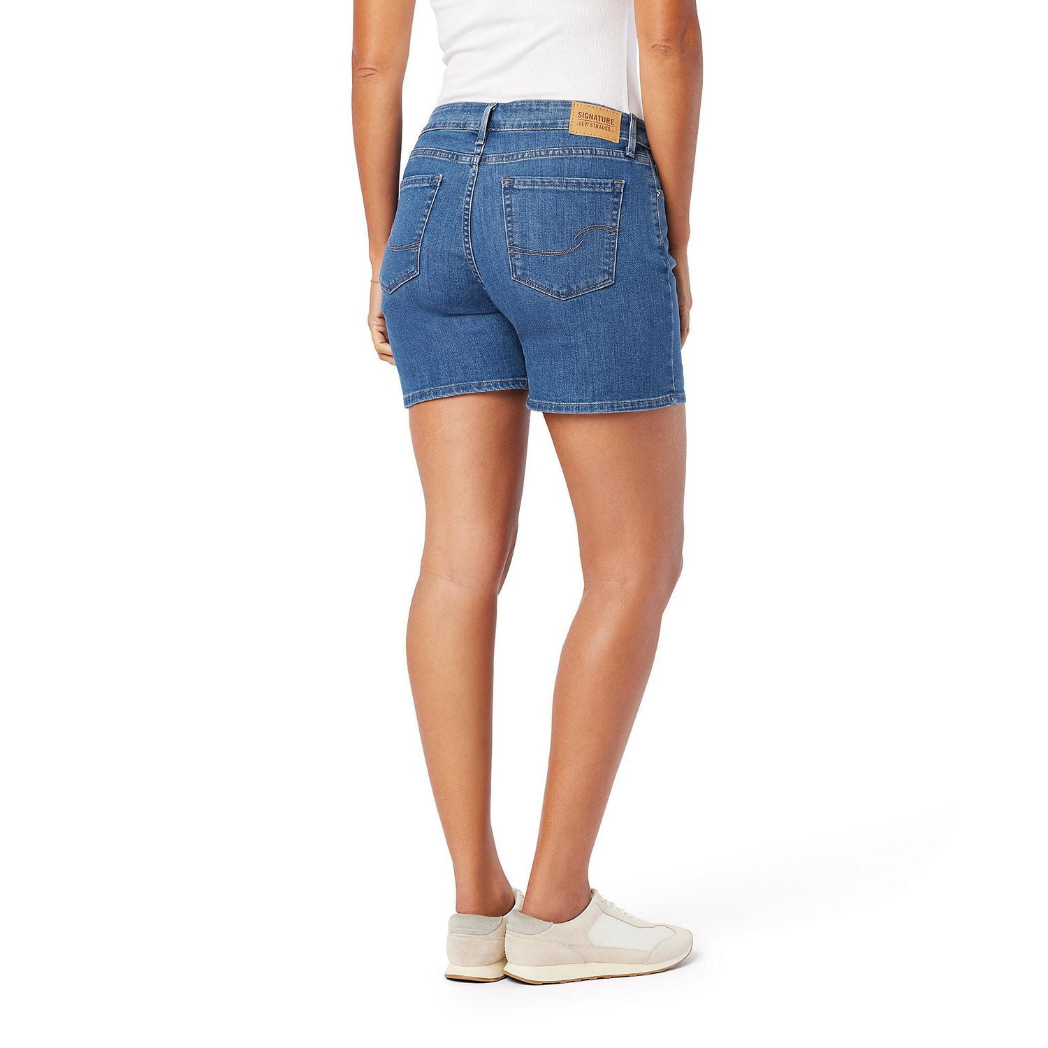 Levi Strauss Signature.™ Women’s Mid-Rise 5" Shorts