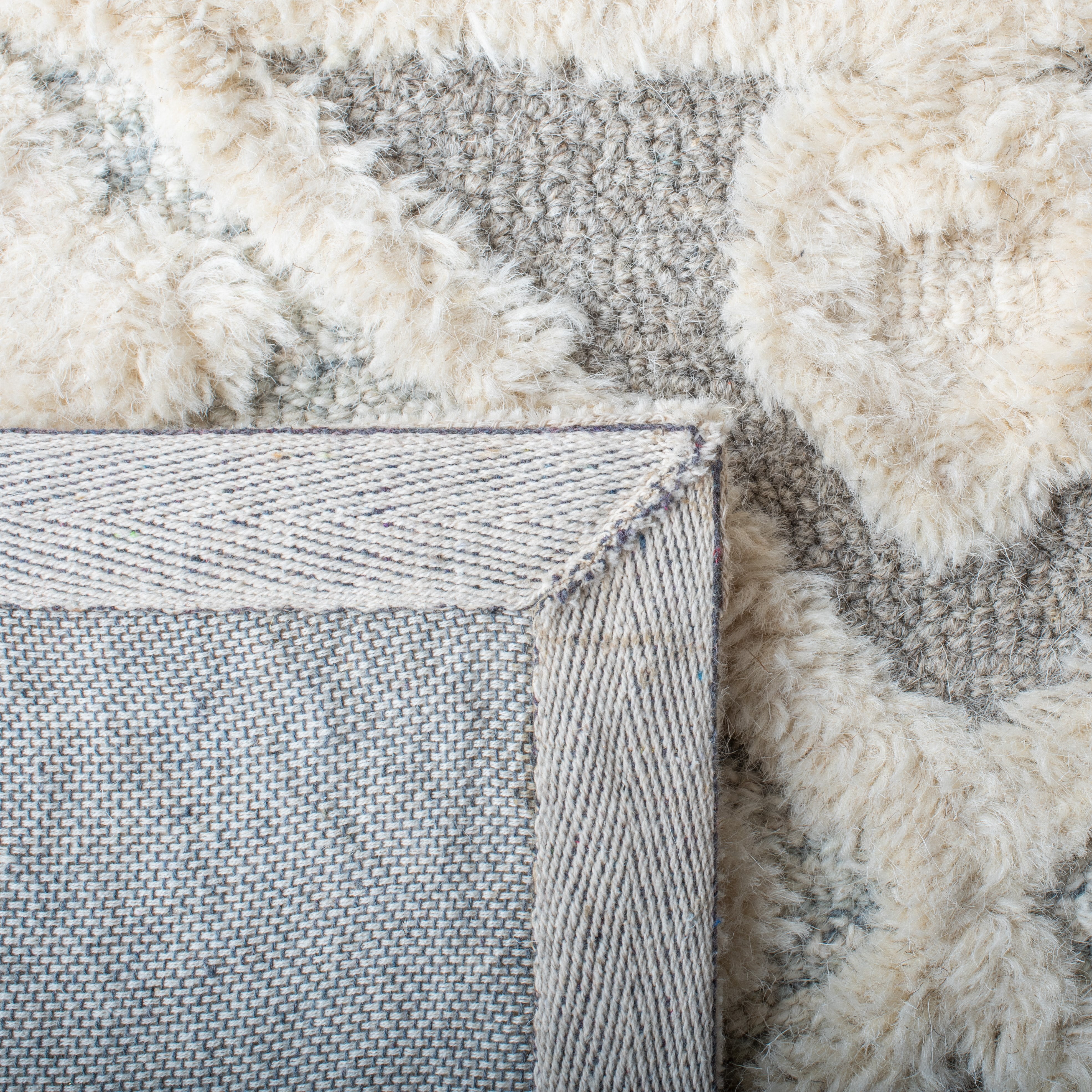 SAFAVIEH Metro Addison Southwestern Area Rug, Ivory/Grey, 6' x 6' Round