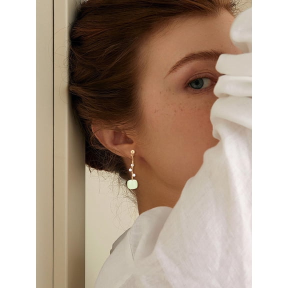 1Pair 1.57x0.41 inch Small and Delicate Earrings Green Natural Jade Pendant Earrings Trendy Jewelry Gifts for Mother Wife Bridesmaids Friends or Yourself